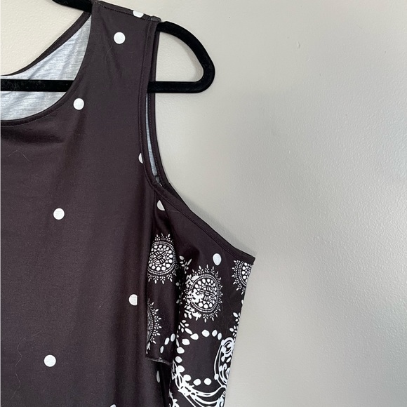 Cold shoulder patterned dress. - Picture 2 of 4
